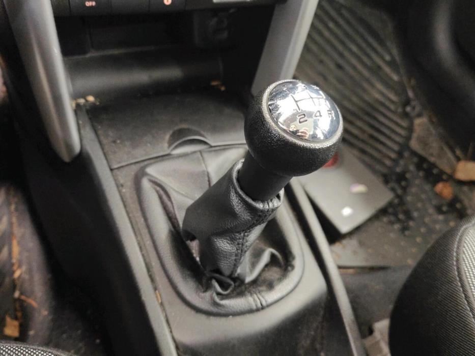 PEUGEOT 207 2011