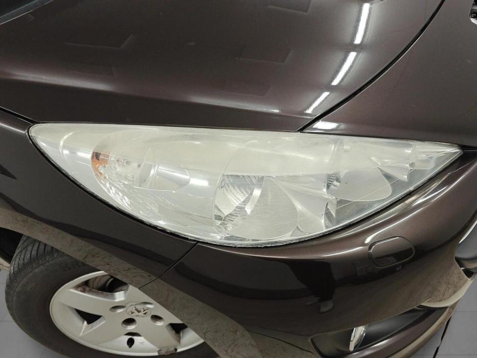 PEUGEOT 207 2011
