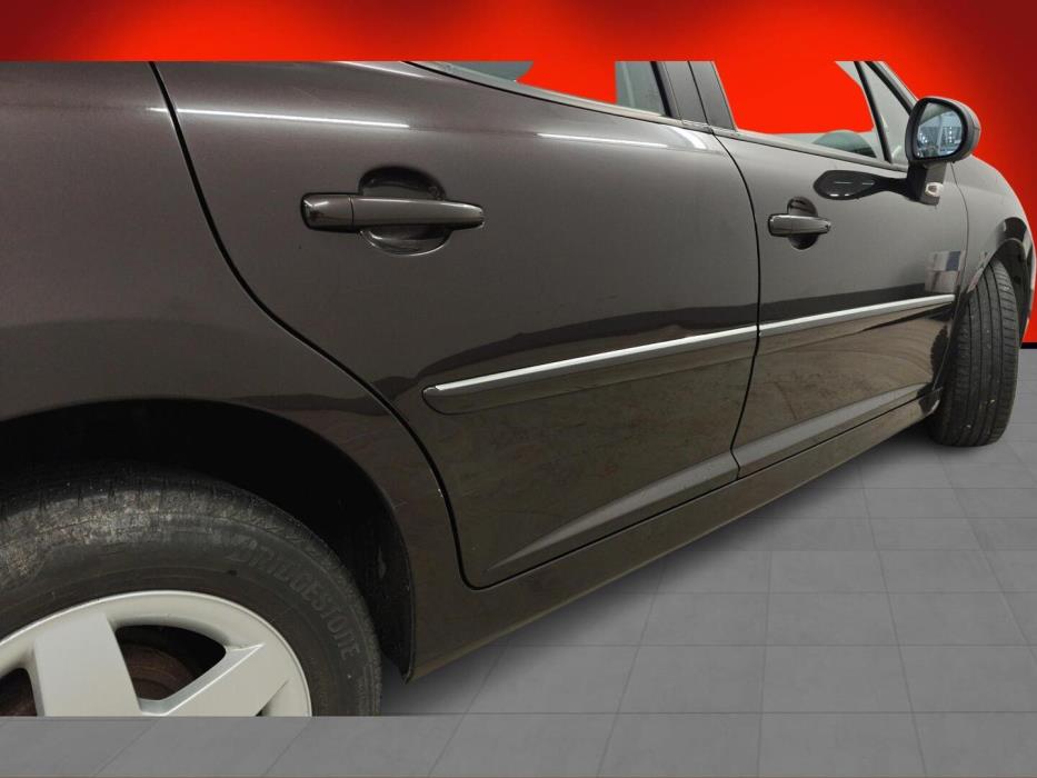 PEUGEOT 207 2011