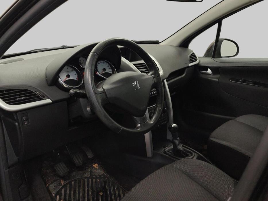 PEUGEOT 207 2011