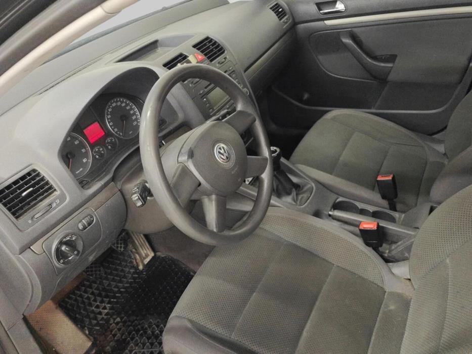 VOLKSWAGEN Golf 2004