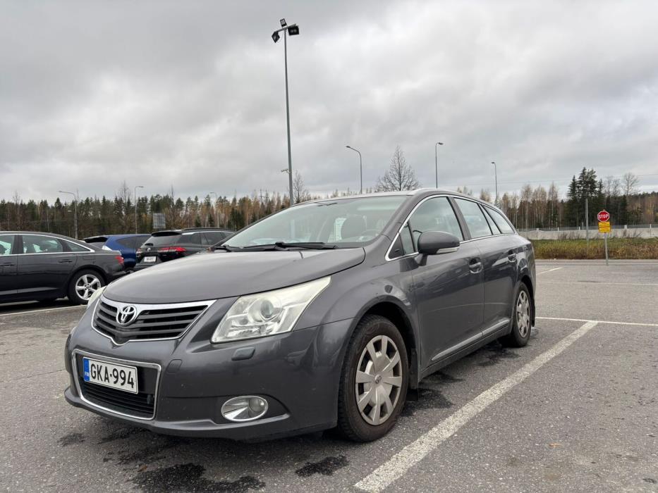 TOYOTA Avensis 2011