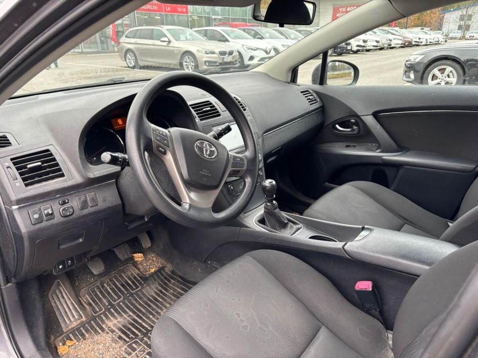 TOYOTA Avensis 2011