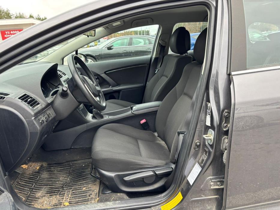 TOYOTA Avensis 2011