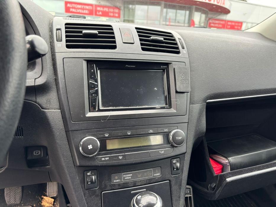 TOYOTA Avensis 2011