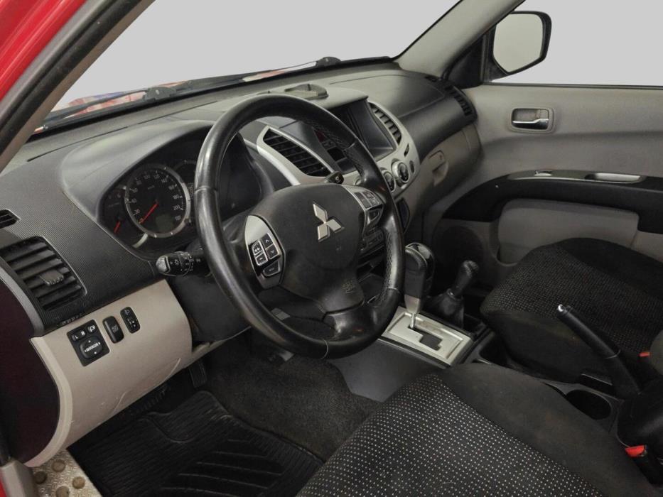 MITSUBISHI L200 2010