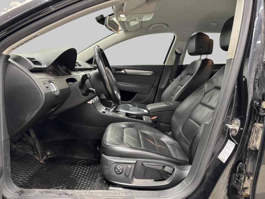 VOLKSWAGEN Passat 2012