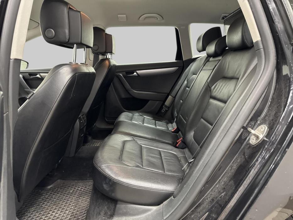 VOLKSWAGEN Passat 2012