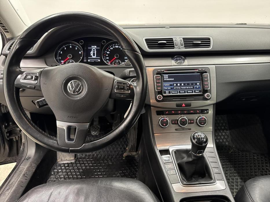 VOLKSWAGEN Passat 2012