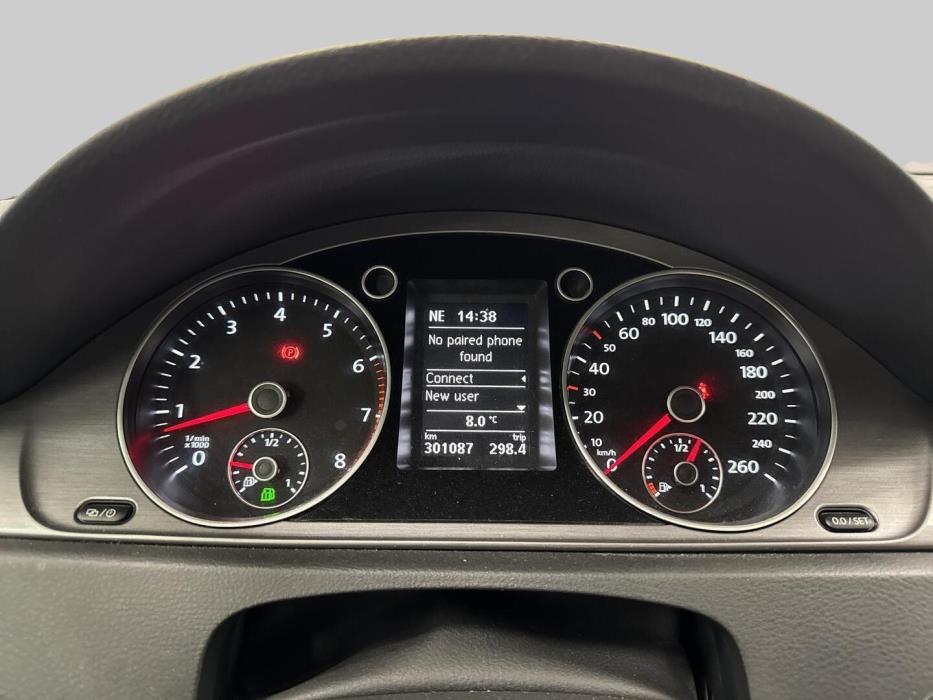 VOLKSWAGEN Passat 2012