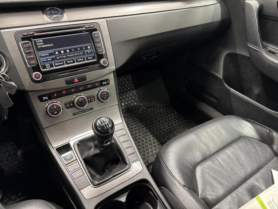 VOLKSWAGEN Passat 2012