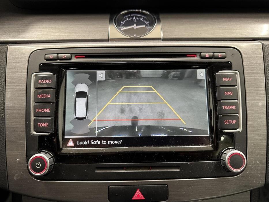 VOLKSWAGEN Passat 2012