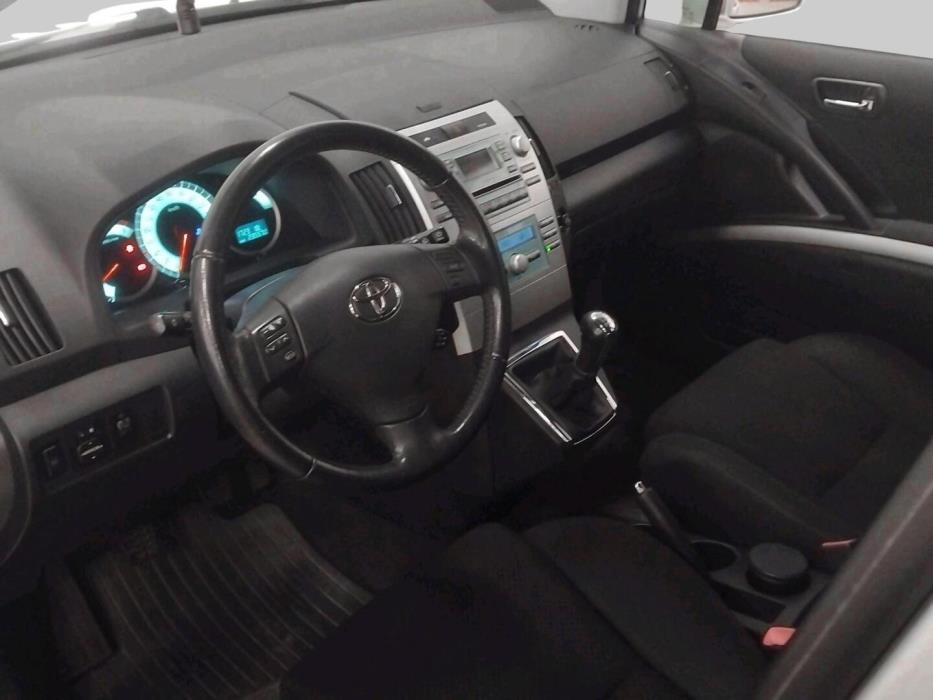 TOYOTA Corolla Verso 2006