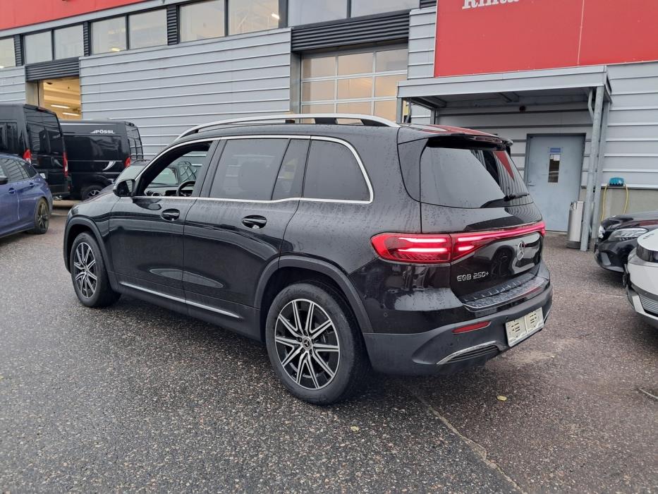 MERCEDES-BENZ EQB 2024