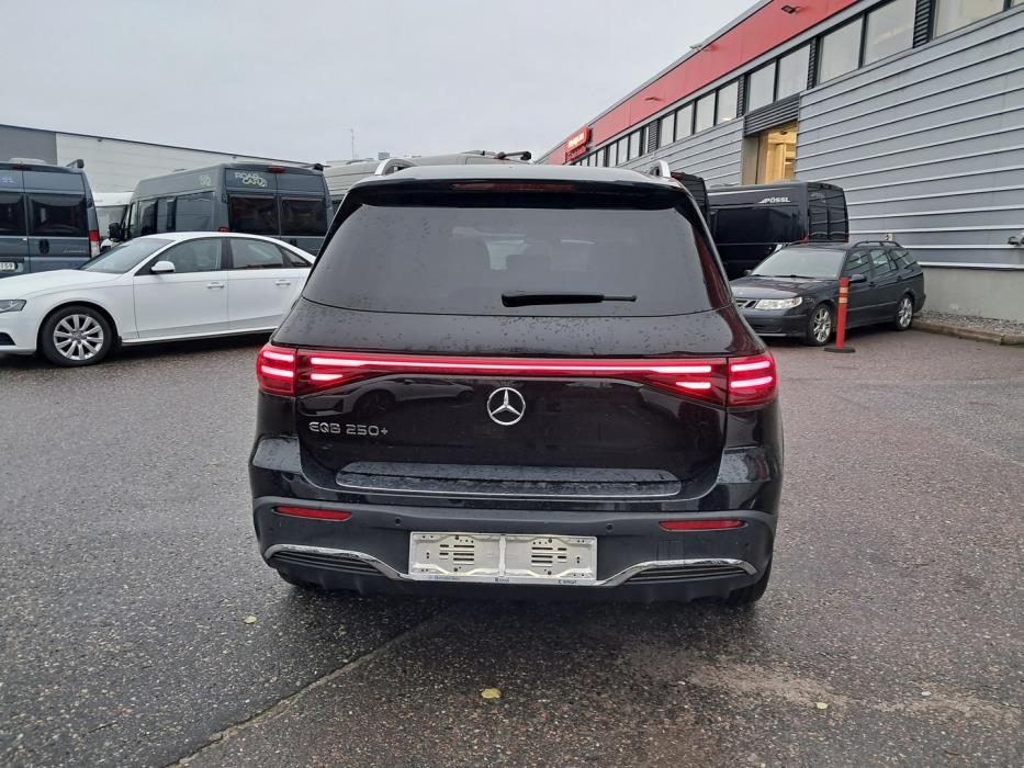 MERCEDES-BENZ EQB 2024
