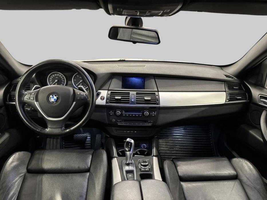 BMW X6 2011