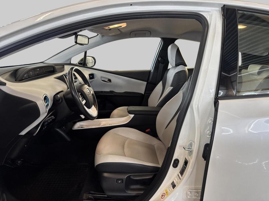TOYOTA Prius Plug-in 2017