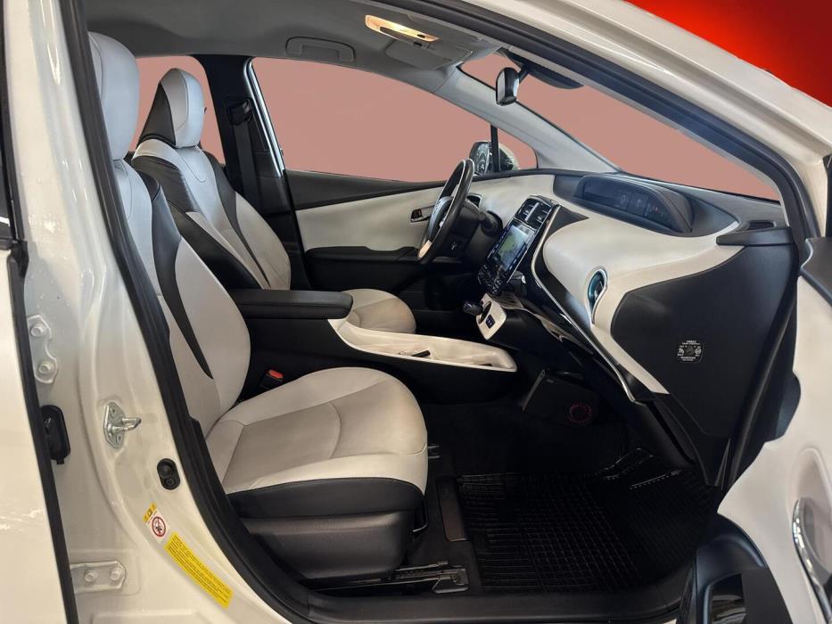 TOYOTA Prius Plug-in 2017