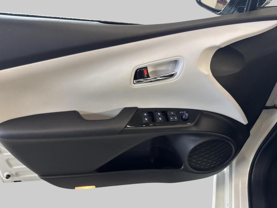 TOYOTA Prius Plug-in 2017