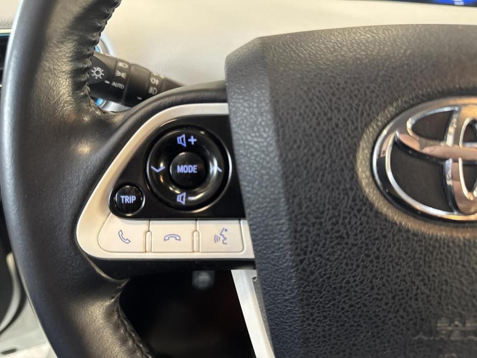 TOYOTA Prius Plug-in 2017