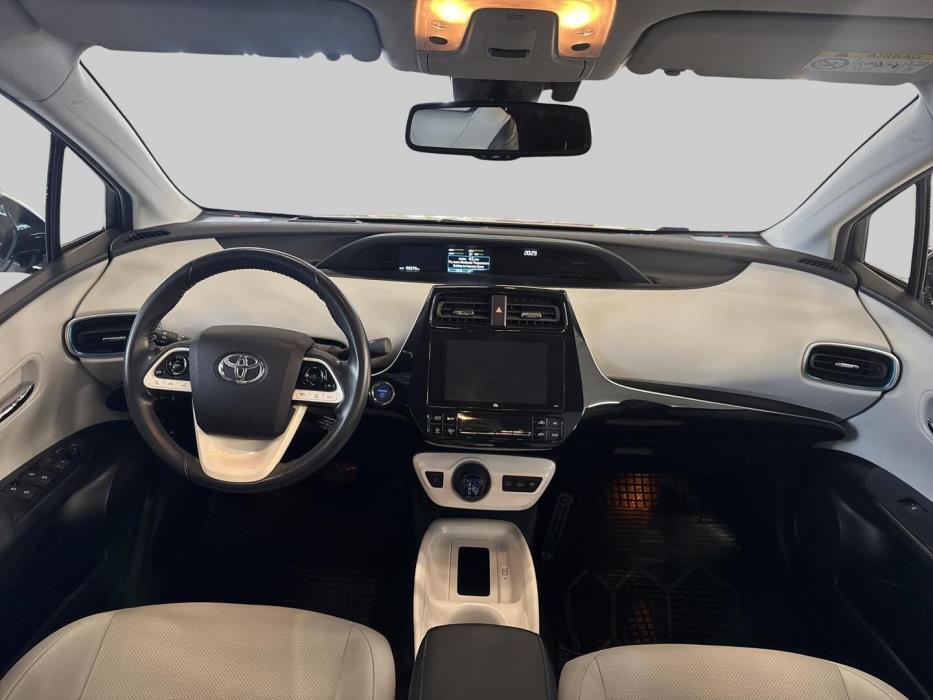 TOYOTA Prius Plug-in 2017