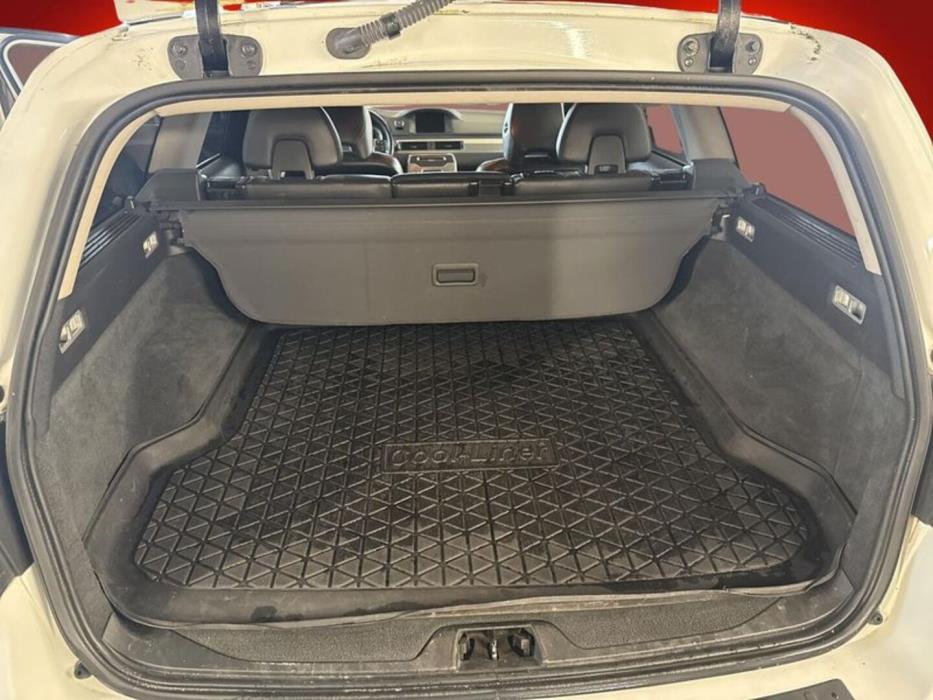 VOLVO V70 2012