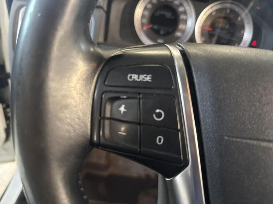 VOLVO V70 2012