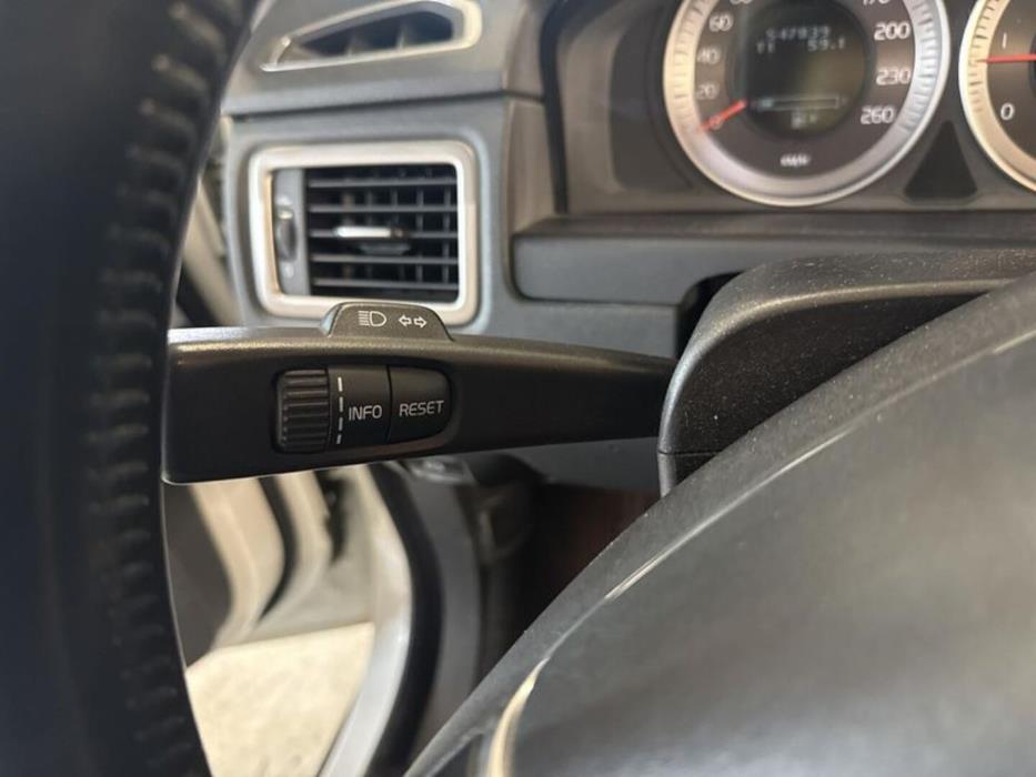 VOLVO V70 2012