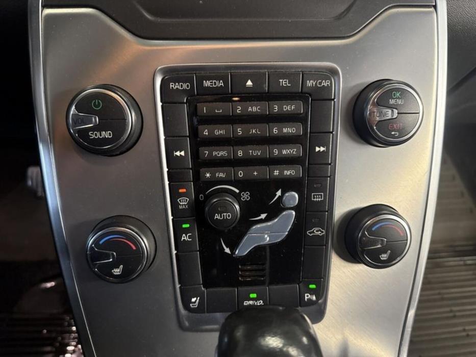 VOLVO V70 2012