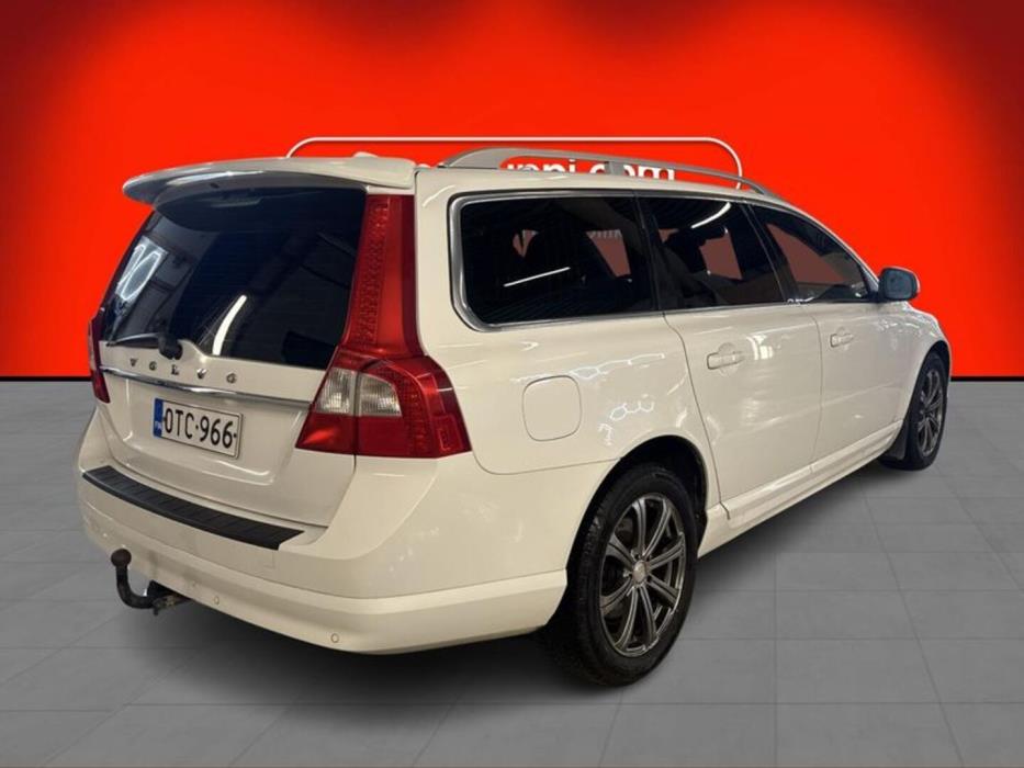 VOLVO V70 2012