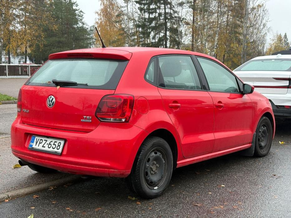 VOLKSWAGEN Polo 2013