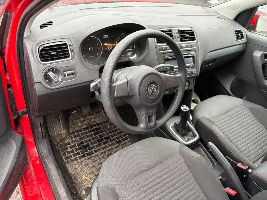 VOLKSWAGEN Polo 2013