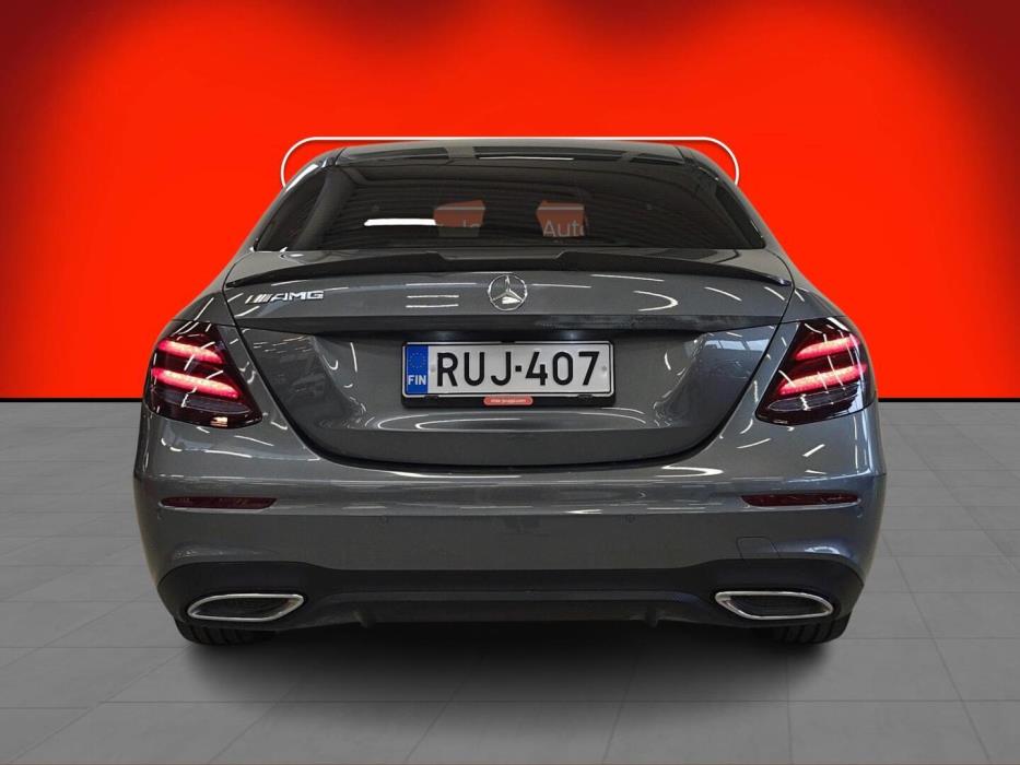 MERCEDES-BENZ E 2020