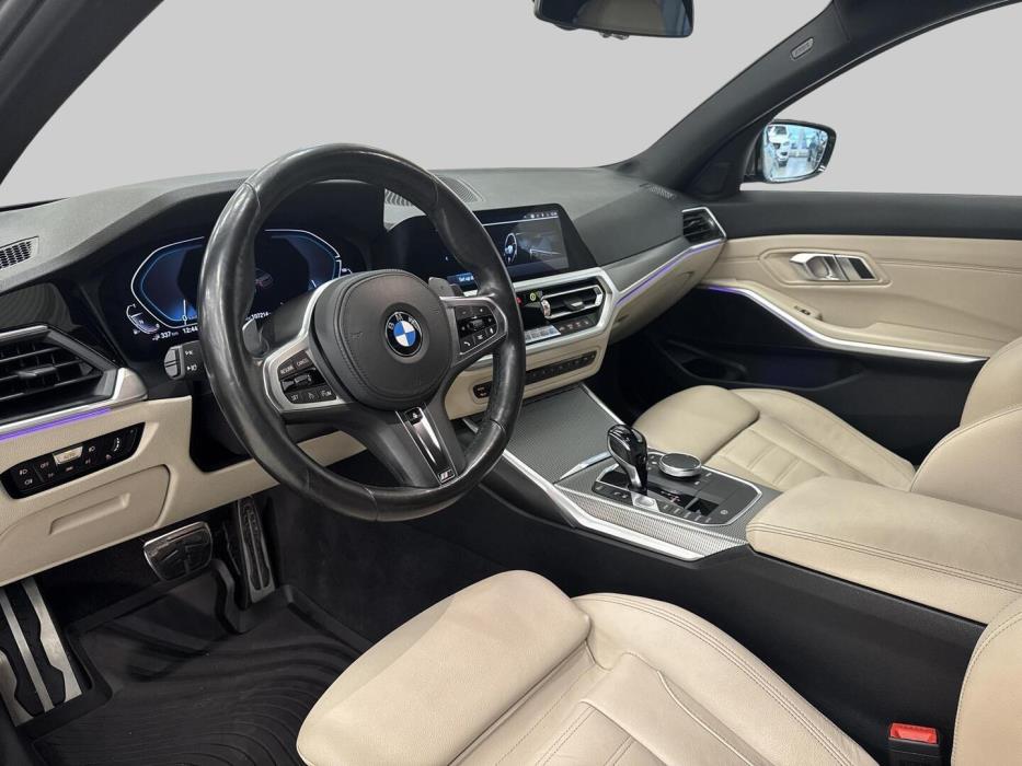 BMW 330 2019