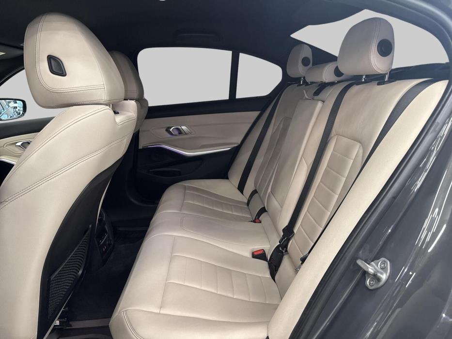 BMW 330 2019