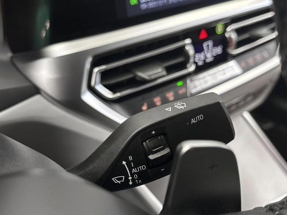 BMW 330 2019