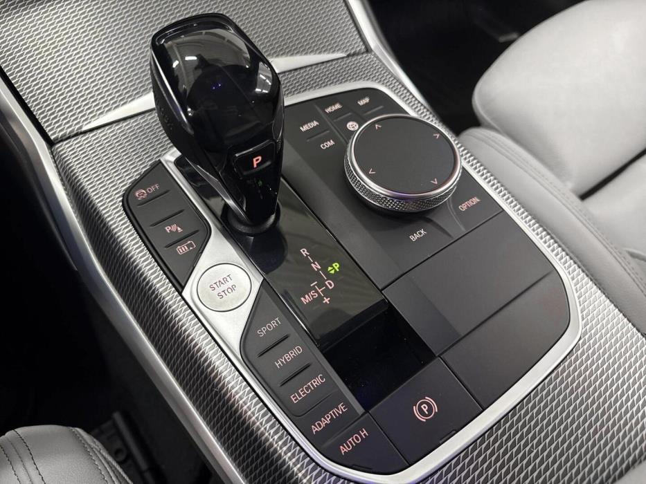 BMW 330 2019