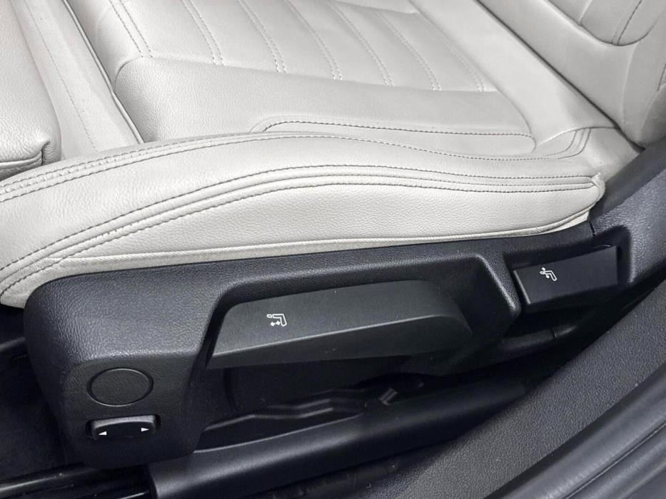 BMW 330 2019