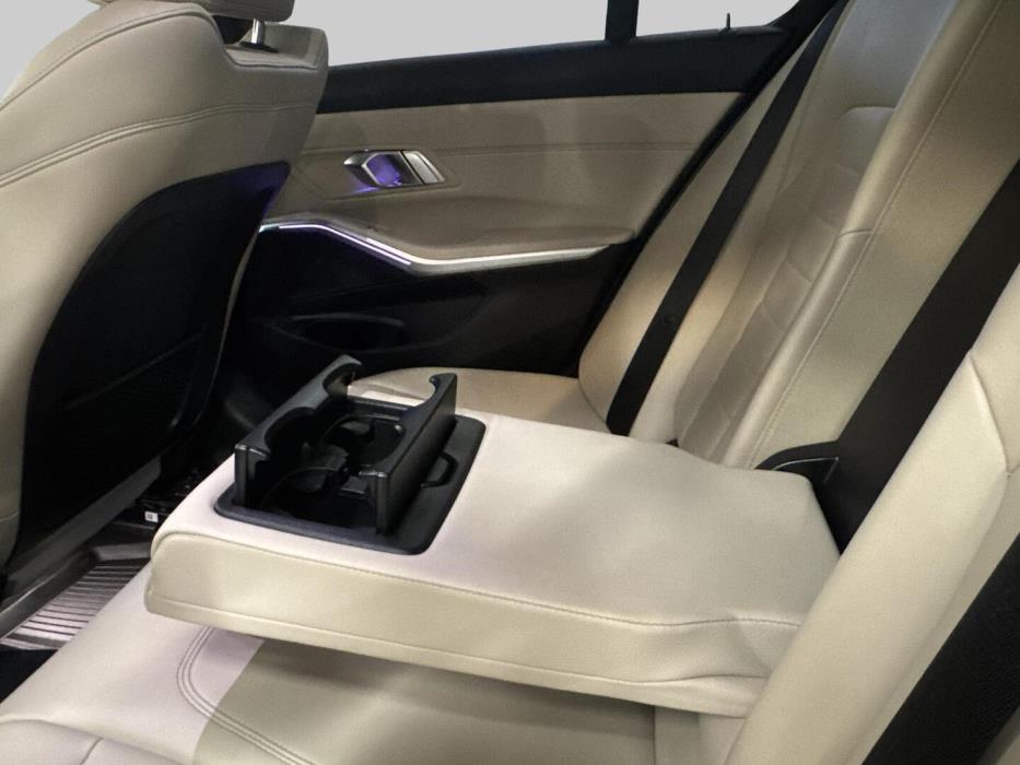 BMW 330 2019