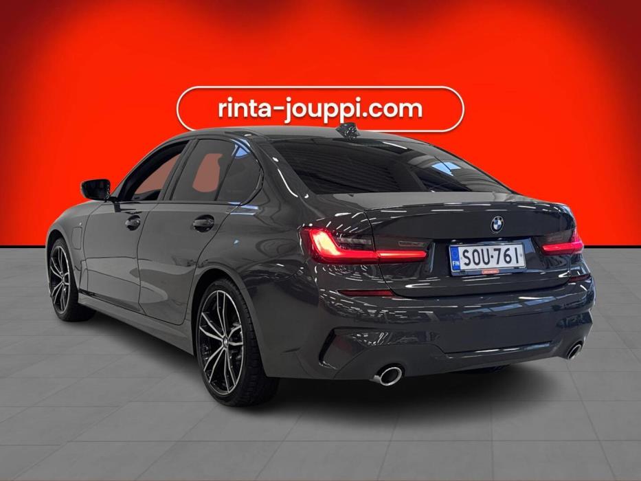 BMW 330 2019
