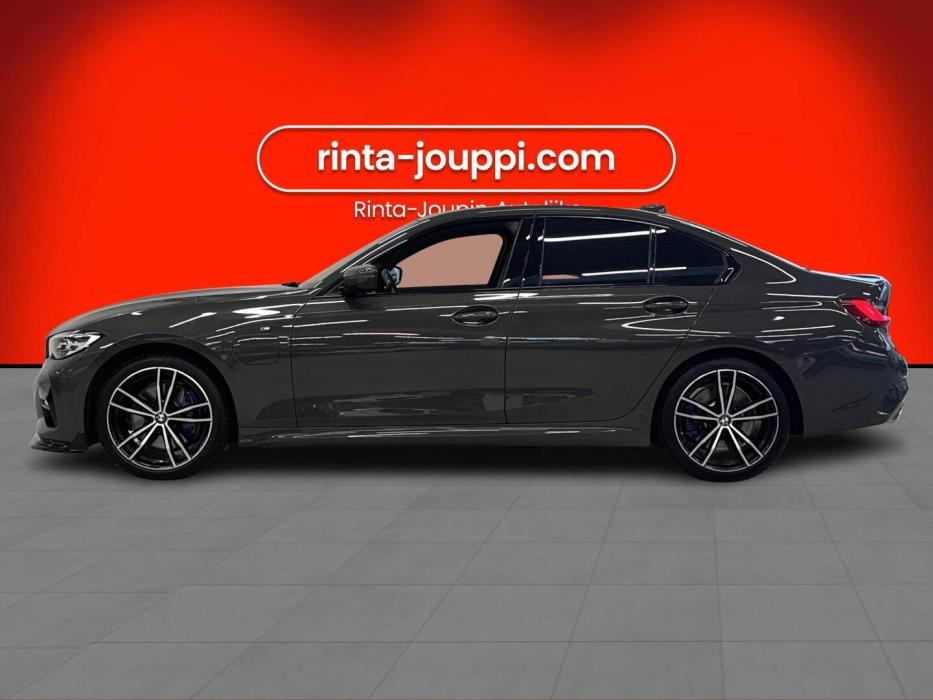 BMW 330 2019