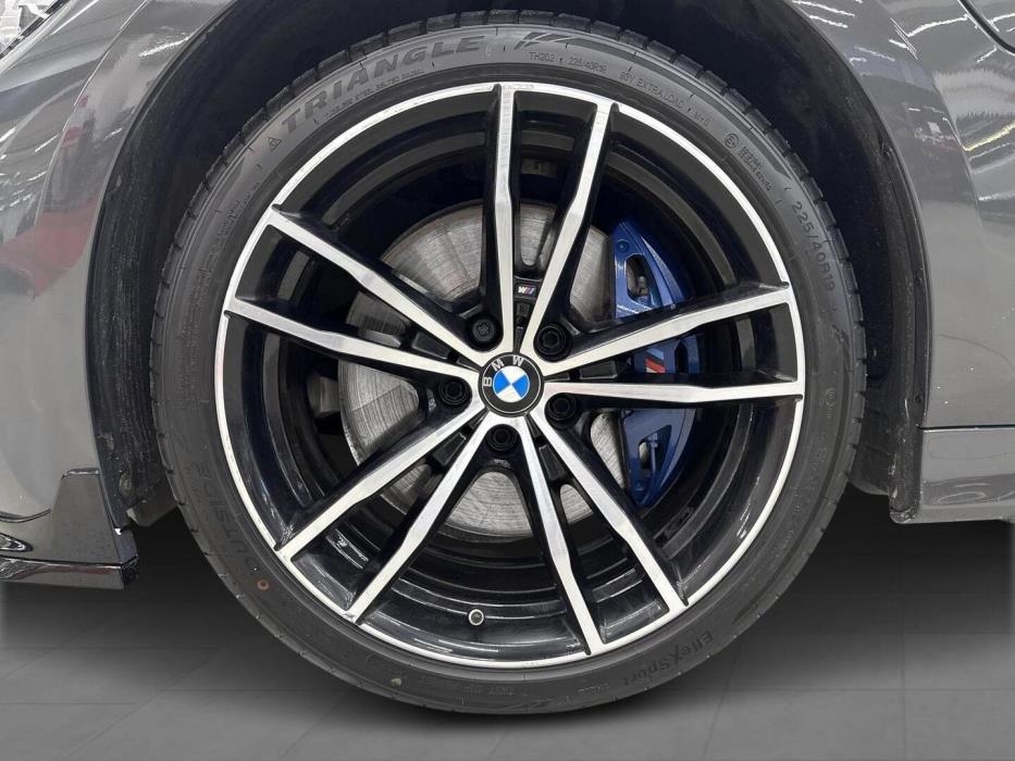BMW 330 2019
