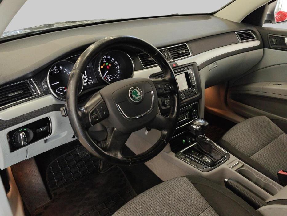 SKODA Superb 2010