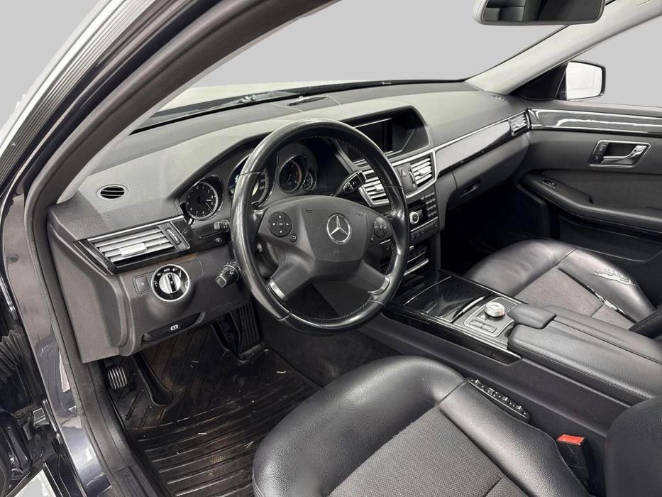 MERCEDES-BENZ E 2011