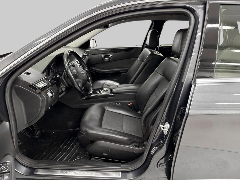 MERCEDES-BENZ E 2011