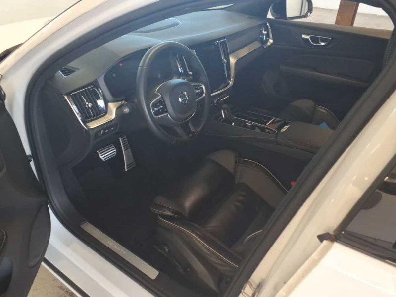 VOLVO V60 2021