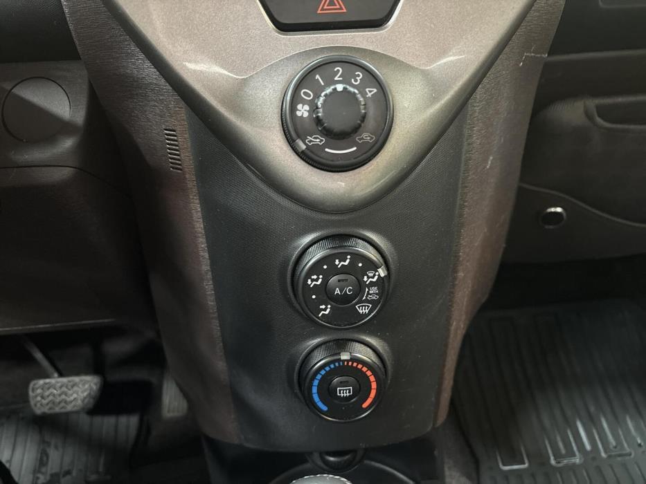 TOYOTA iQ 2009