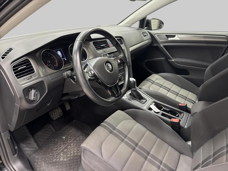 VOLKSWAGEN Golf 2013