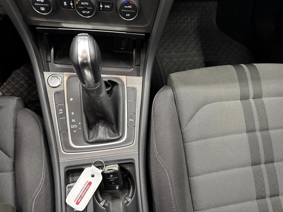 VOLKSWAGEN Golf 2013