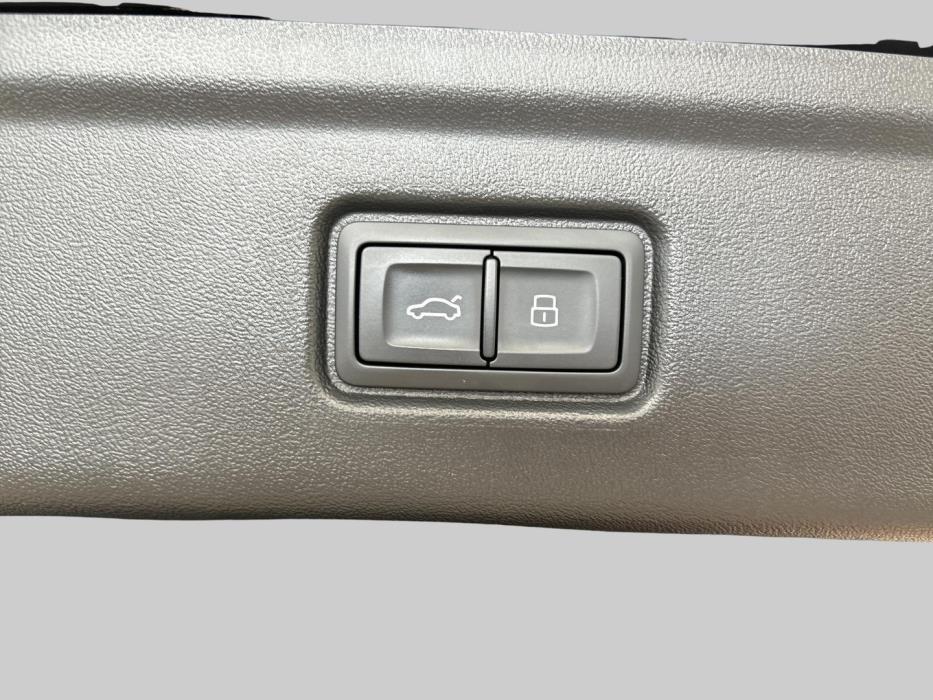 AUDI A6 E-TRON 2025